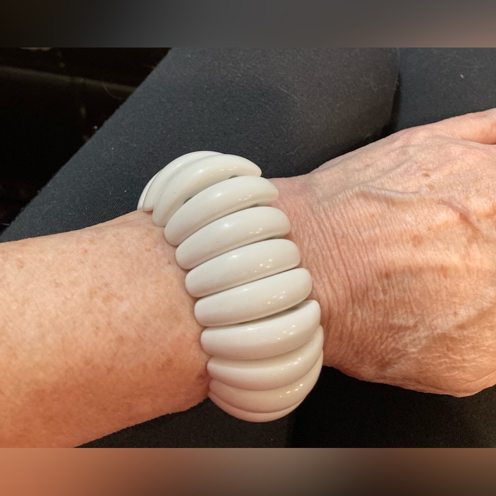 Stylish white acrylic stretch bracelet